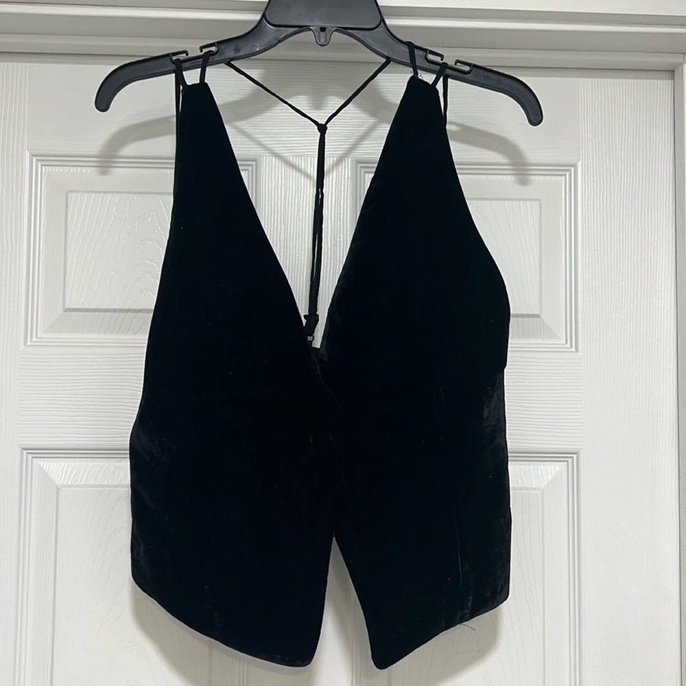 ZARA Women’s Black t-strap velvet vest, 1 button, size Small.